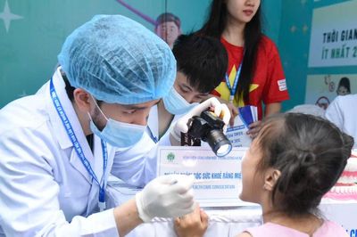 Hà Nội tổ chức khám sức khỏe định kỳ miễn phí cho trẻ em mầm non và học sinh phổ thông