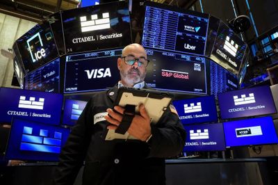 Nasdaq giảm mạnh, Phố Wall chịu sức ép từ cổ phiếu AI
