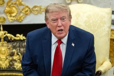 Tổng thống Trump phủ nhận đàm phán, tuyên bố eo biển Hormuz là 'lãnh thổ mới của Mỹ'