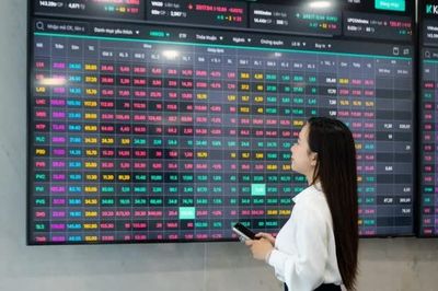 Thanh khoản sụt giảm, áp lực bán vẫn bao trùm thị trường
