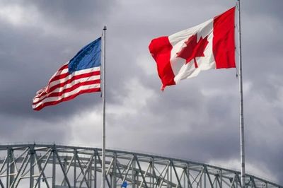 Mỹ hoãn áp thuế 50% với Canada