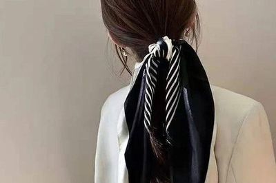 4 cách phối khăn lụa để đồ cơ bản trông sang trọng hơn