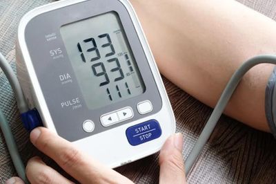 Mua máy đo huyết áp tại nhà: 5 điều cần biết để chọn đúng, đo chính xác