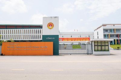 13 thí sinh Chuyên Tuyên Quang đạt từ 8 điểm môn tiếng Anh thi lại tốt nghiệp