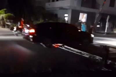 Tài xế ô tô ở Đắk Lắk tông hỏng giàn chắn đường sắt rồi bỏ đi