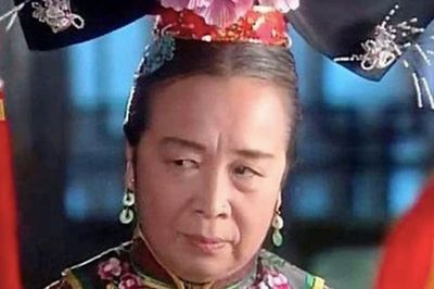 Diễn vai ác quá xuất sắc, 'Dung ma ma' từng bị ném trứng, taxi từ chối chở