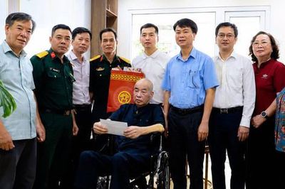 Phường Kiến Hưng tri ân lão thành cách mạng nhân dịp Quốc khánh 2 - 9