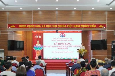 Phường Phú Thượng trao tặng Huy hiệu Đảng đợt 2/9 cho 124 đảng viên