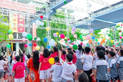 Dù được miễn học phí nhưng học sinh vẫn phải đóng những khoản tiền này trong năm học mới