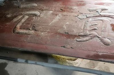 Ngỡ ngàng phát hiện bàn ăn gia đình chính là bảng vàng vinh danh của tổ tiên