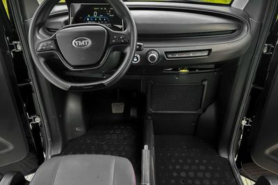 Xuất hiện ô tô điện hai chỗ ở Việt Nam giá siêu rẻ chỉ 120 triệu đồng, pin tháo rời