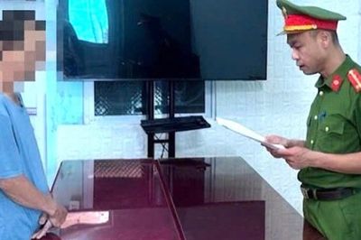 Đến nhà người quen chơi, gã đàn ông dâm ô bé gái 7 tuổi