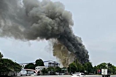 Cháy lớn tại Chương Mỹ (Hà Nội), lửa bùng dữ dội kèm nhiều tiếng nổ