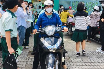 Giao xe cho con chưa đủ tuổi, cha mẹ có thể bị phạt