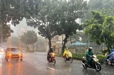 Bắc bộ mưa giông lớn kéo dài, áp thấp đang thẳng tiến vào Vịnh Bắc bộ