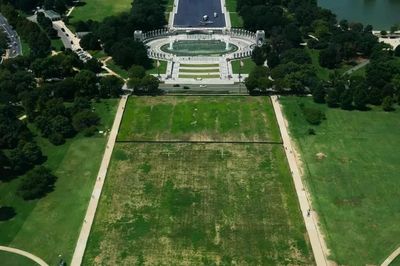 Ông Trump đổ lỗi 'kẻ phá hoại' khiến bãi cỏ National Mall tan hoang