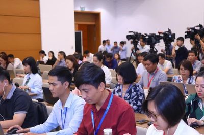 Tưởng nhàn nhã, hào nhoáng, mà không phải