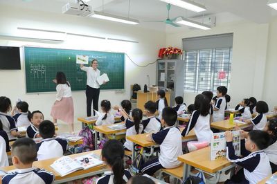 Tiếng Anh là môn học bắt buộc từ lớp 1