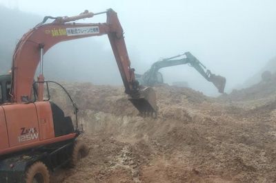 Quảng Ngãi: Liên tiếp xảy ra sạt lở đất, đá trên đèo Măng Rơi