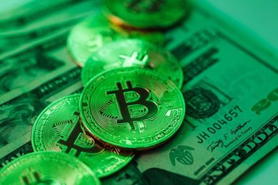 Bitcoin gây bất ngờ