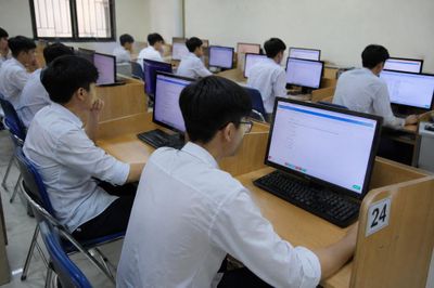 Đề xuất học sinh làm bài kiểm tra trên máy tính: Nếu lỗi máy, xử lý ra sao?