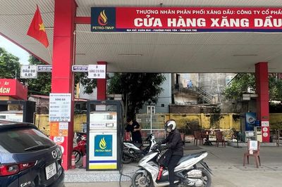 Giá xăng dầu tăng trở lại, dầu diesel tăng hơn 1.300 đồng/lít