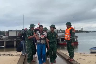 [Video] Kịp thời cứu thuyền viên gặp tai nạn lao động trên biển