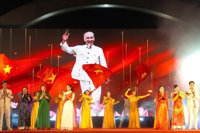 Sôi nổi các chương trình nghệ thuật mừng Cách mạng Tháng Tám