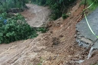 Mưa lớn gây ngập cục bộ, chia cắt một số khu vực tại Nghệ An, Hà Tĩnh