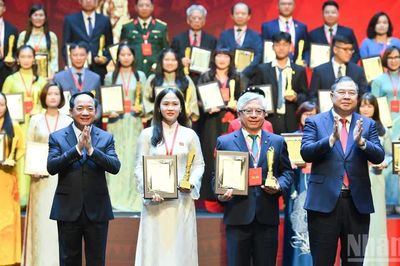 Trao Giải Cuộc thi chính luận về bảo vệ nền tảng tư tưởng của Đảng trong Đảng bộ Chính phủ lần thứ 2