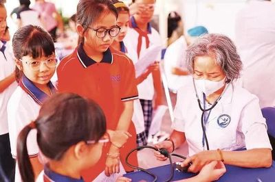Khám sức khỏe miễn phí cho trẻ em trước năm học mới