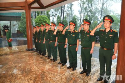 Đoàn công tác Tổng cục Hậu cần - Kỹ thuật tri ân Đại tướng Võ Nguyên Giáp và các anh hùng liệt sĩ