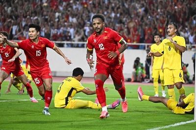 Video bóng đá ĐT Việt Nam - Malaysia: Tuyệt đỉnh Xuân Son, vé vàng xứng đáng (AFF Cup)
