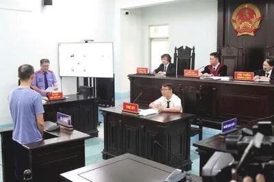 Chủ tọa phiên tòa quyết định việc mang điện thoại, máy tính vào phòng xử