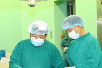 Cứu hai chi dưới đứt gần lìa cho người bị tai nạn lao động