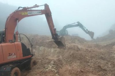 Quảng Ngãi: Liên tiếp sạt lở tuyến đường tránh đèo Măng Rơi