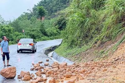 Mưa lớn gây ngập cục bộ, chia cắt nhiều bản làng, Nghệ An chủ động ứng phó