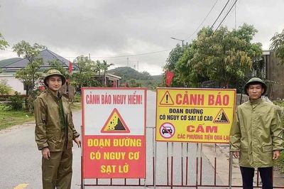 Mưa lớn gây ngập cục bộ, nhiều tuyến đường ở Hà Tĩnh nguy cơ sạt lở