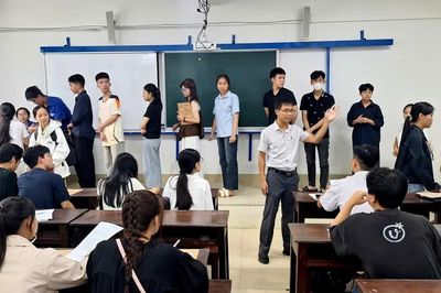Hàng ngàn tân sinh viên Sư phạm Huế nô nức nhập học