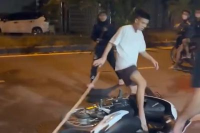 Chặn bắt nhóm côn đồ mang hung khí hỗn chiến trên đường