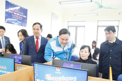 Tuổi trẻ Bắc Ninh trao 'chìa khóa số' về tận thôn, trường học