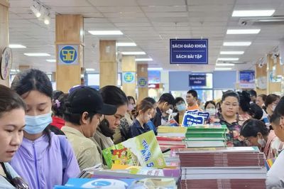 TPHCM: Học sinh muốn mượn SGK ở trường phải làm thế nào?