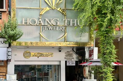 Các phố kim cương rơi vào cảnh chưa từng thấy, tiệm mở cửa đón gió