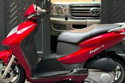 Xe tay ga Ý Honda Dylan 20 năm tuổi giá đắt hơn SH Mode 2026
