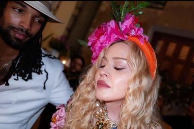 'Nữ hoàng nhạc Pop' Madonna đón tuổi 68 bên bạn trai kém 38 tuổi và 5 người con