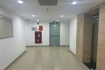 Muốn chuyển nhà vì hàng xóm 'nặng mùi'