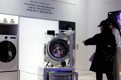 LG kiếm nhiều lợi nhuận hơn Samsung dù doanh thu tương đương
