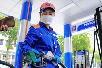 Giá xăng dầu đồng loạt đi lên, có loại tăng tới hơn 1.300 đồng/lít