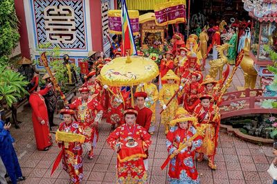 Sông Hương tấp nập thuyền rồng, hàng nghìn người đổ về dự lễ hội Điện Huệ Nam