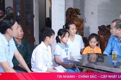 Hỗ trợ 180 triệu đồng đỡ đầu con em người lao động khó khăn